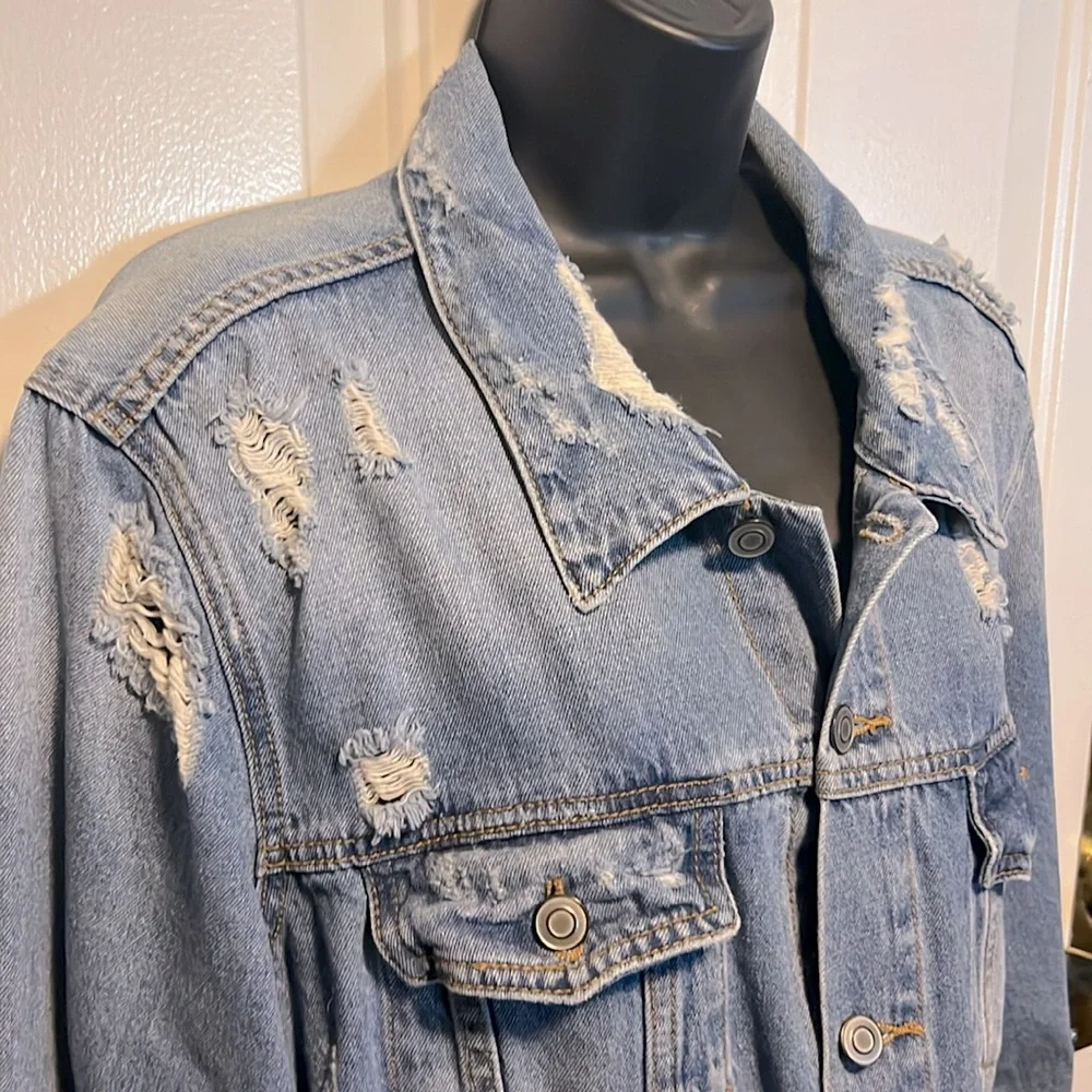 FASHION NOVA 💋 100% COTTON DISTRESSED DESTROYED RIPPED DENIM JEAN JACKET Size 2X - Picture 7 of 13